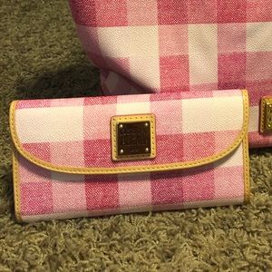 Dooney & Bourke wallet